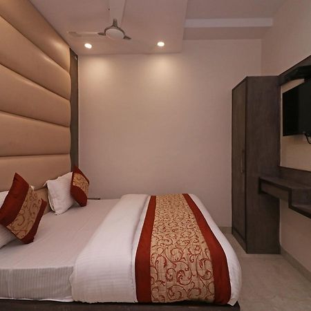 Oyo 11593 Hotel Aman Guest House New Delhi Exterior photo