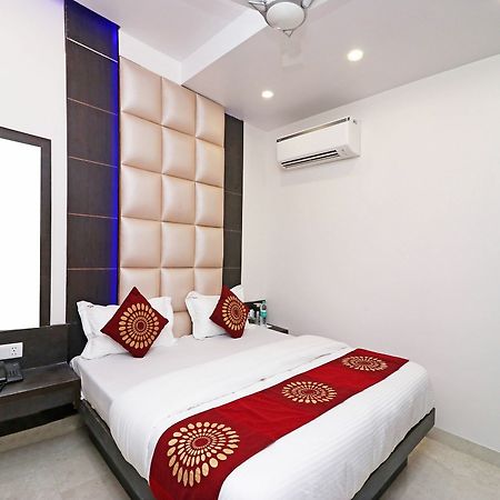 Oyo 11593 Hotel Aman Guest House New Delhi Exterior photo