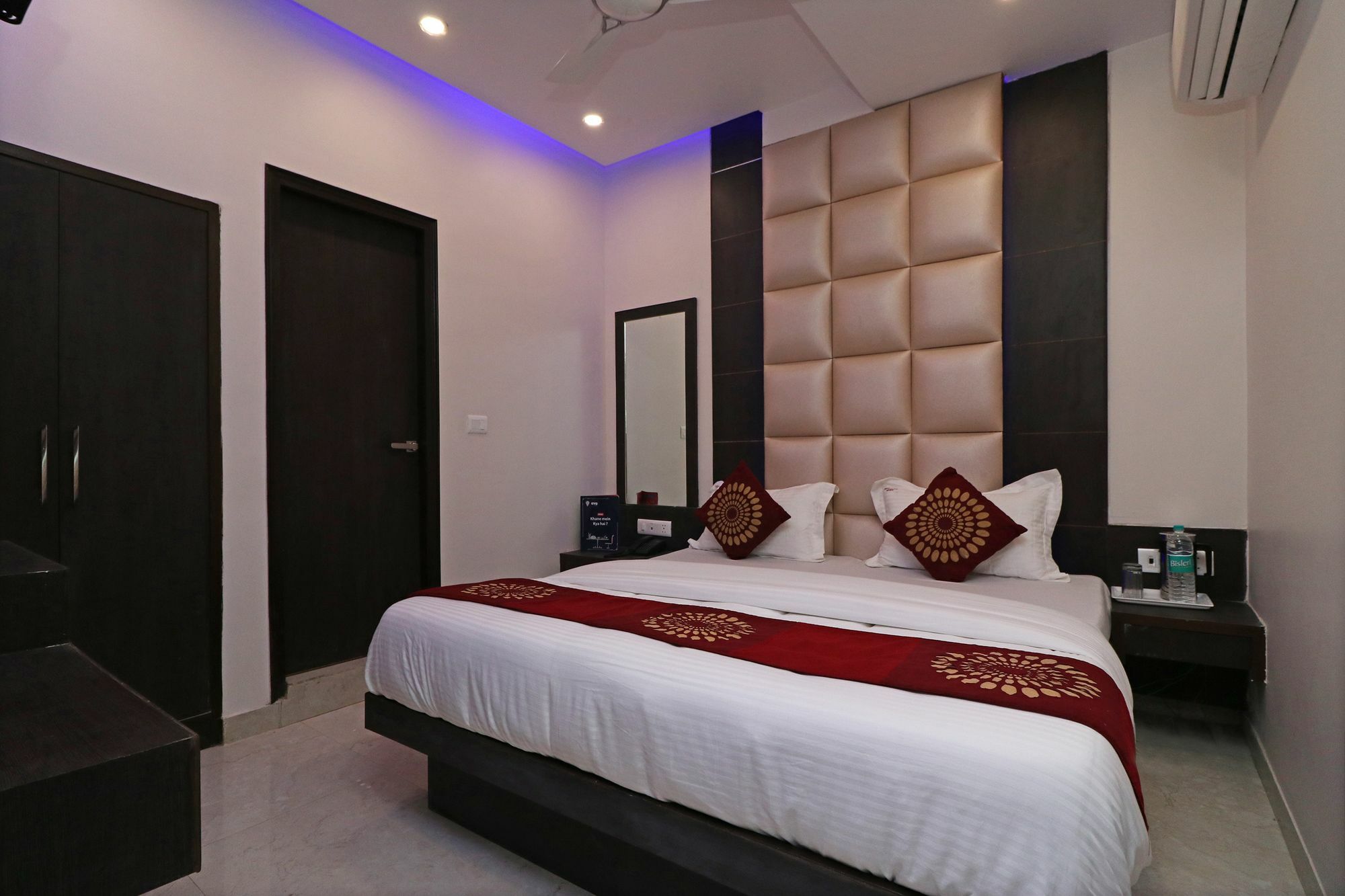 Oyo 11593 Hotel Aman Guest House New Delhi Exterior photo